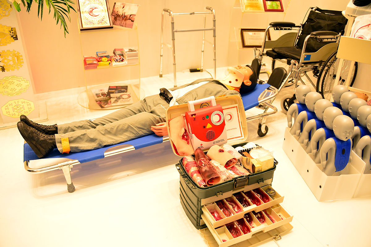 Türkmenistanda Saglygy goraýyş we derman senagaty işgärleriniň güni bellenildi